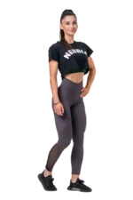 Nebbia Loose Fit & Sporty Crop Top  Topper