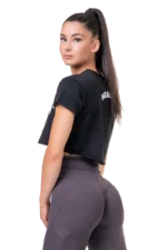 Nebbia Loose Fit & Sporty Crop Top  Topper