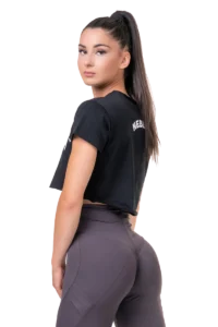 Nebbia Loose Fit & Sporty Crop Top  Topper